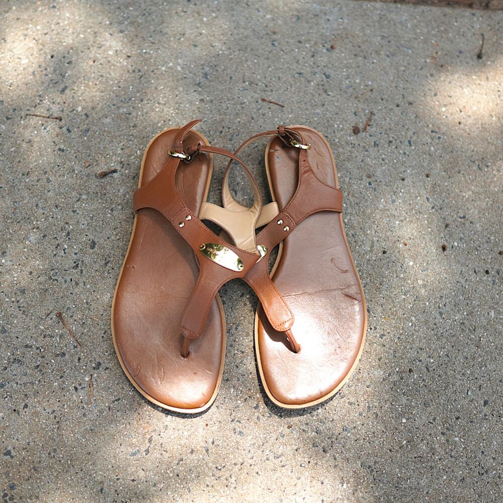 Michael Kors MK Plate Thong Flat Sandals Luggage Tan Leather Women's 9M